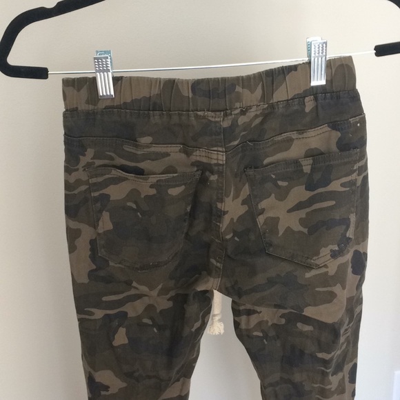 Fashion nova camo joggers - Picture 3 of 3
